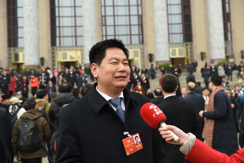 2018年3月3日，民建中央常委、中華職教社副理事長(zhǎng)、民建四川省委副主委、四川國(guó)弘現(xiàn)代教育投資公司董事長(zhǎng)蘇華作為住川全國(guó)政協(xié)委員在參加全國(guó)兩會(huì)時(shí)接受四川衛(wèi)視記者采訪.jpg