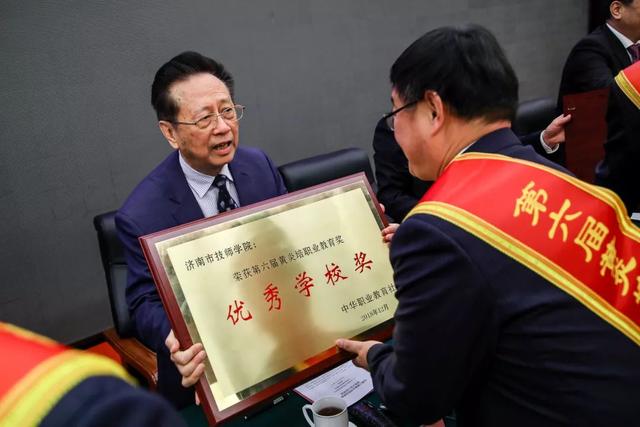 黃炎培職業(yè)教育獎(jiǎng)揭曉，向獲獎(jiǎng)?wù)咦ＹR！