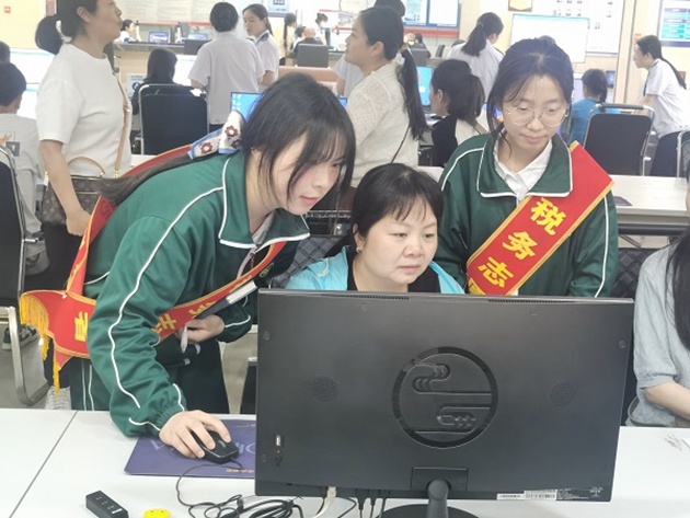 中江職中財(cái)經(jīng)商貿(mào)系學(xué)生參與稅務(wù)局稅收科普活動(dòng)，助力稅法知識(shí)普及1.jpg