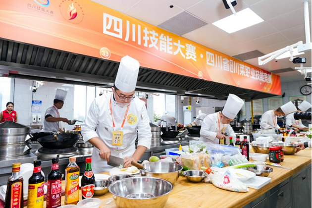 1764205254249987.png 四川省第一屆川菜職業(yè)技能競賽決賽現(xiàn)場.png